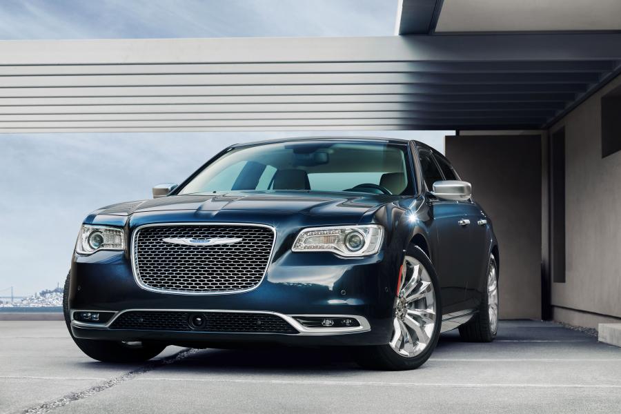  Chrysler 300C Platinum 2015 года  (фото 1 из 47)